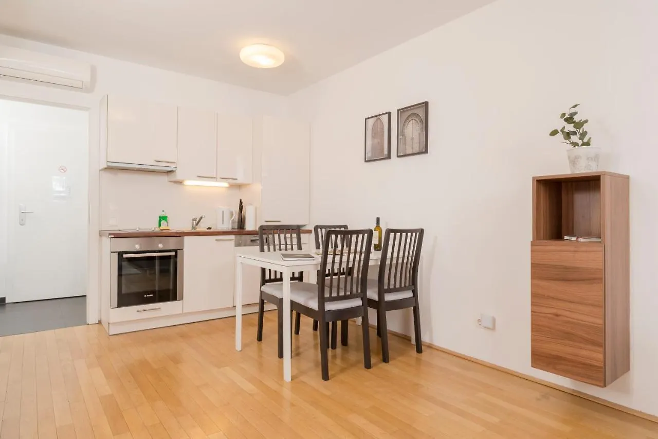 Apartment Kaiser Loft by ichbucheAT Wien