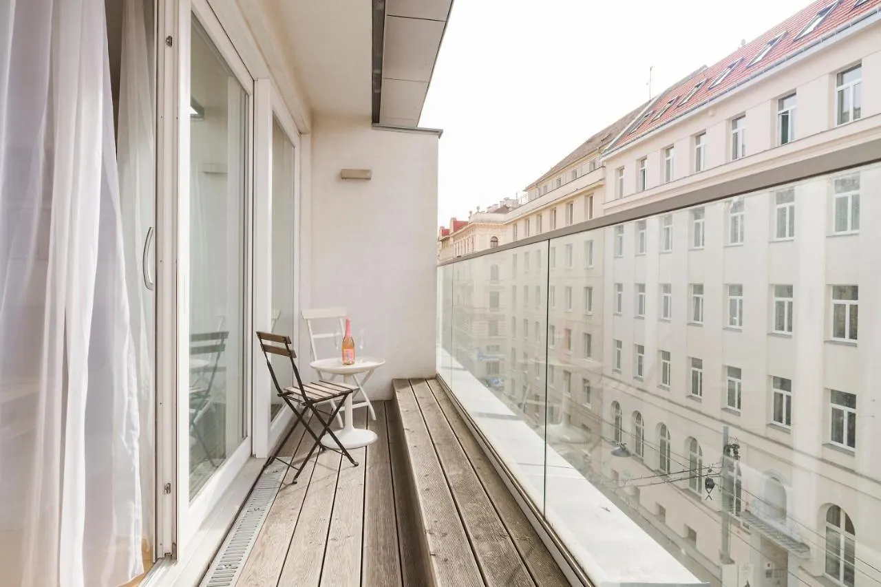 Kaiser Loft by ichbucheAT Wien Apartment