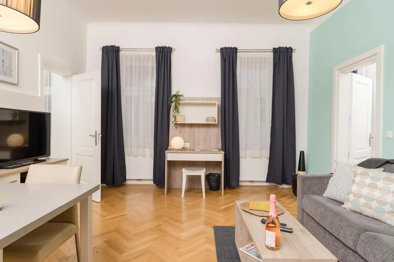Kaiser Loft by ichbucheAT Wien Apartment