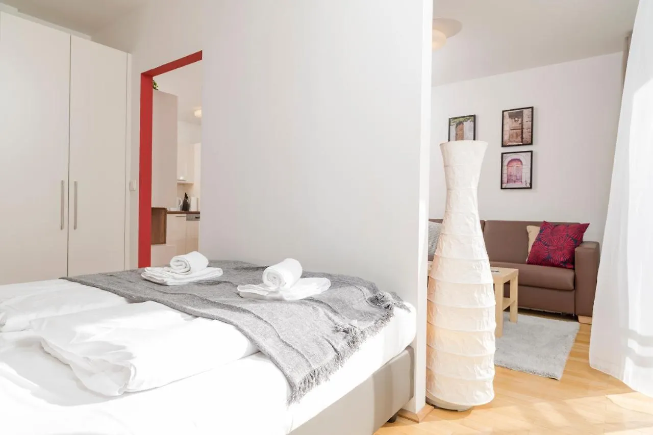 Kaiser Loft by ichbucheAT Wien Apartment