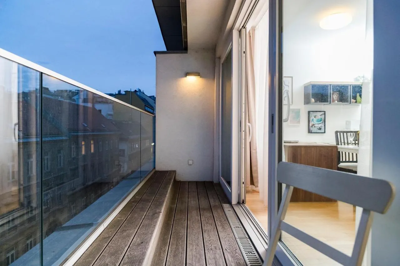Kaiser Loft by ichbucheAT Wien